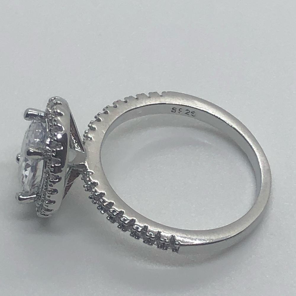 925 Sterling Silver Diamond Cubic Zirconia Oval Ring - Picture 5 of 7